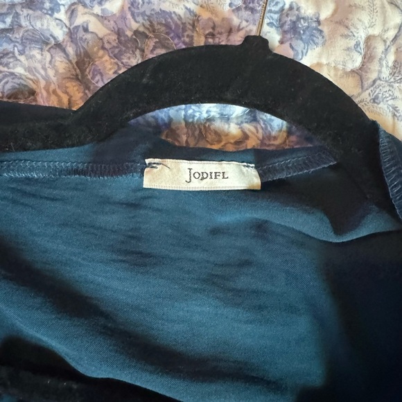 JODIFL Blue batwing/ dolman Blouse - Picture 2 of 6